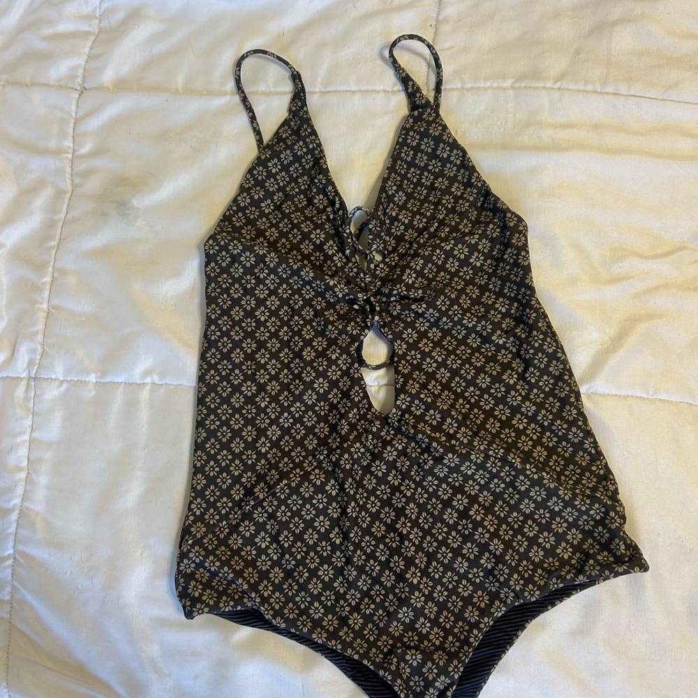 Acacia one piece